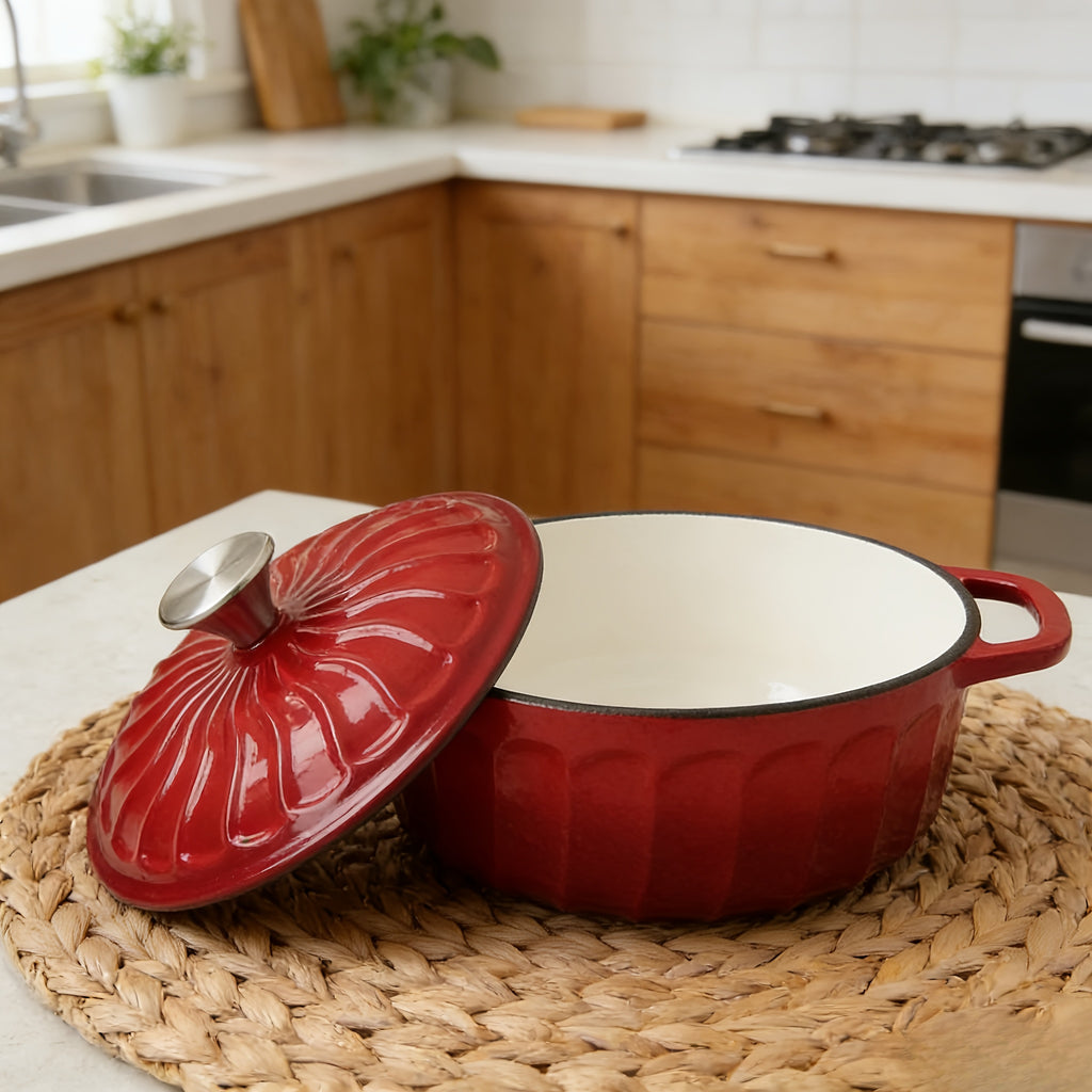 Red Enamel Cast Iron Pot, Three-dimensional Petal Pattern Lid, Suitable For Slow Cooking, Soup Making, And Steaming Dishes. Non-stick Inner Liner, Thick And Durable, Strong Heat Retention, Combining Practicality And Aesthetic Appeal.