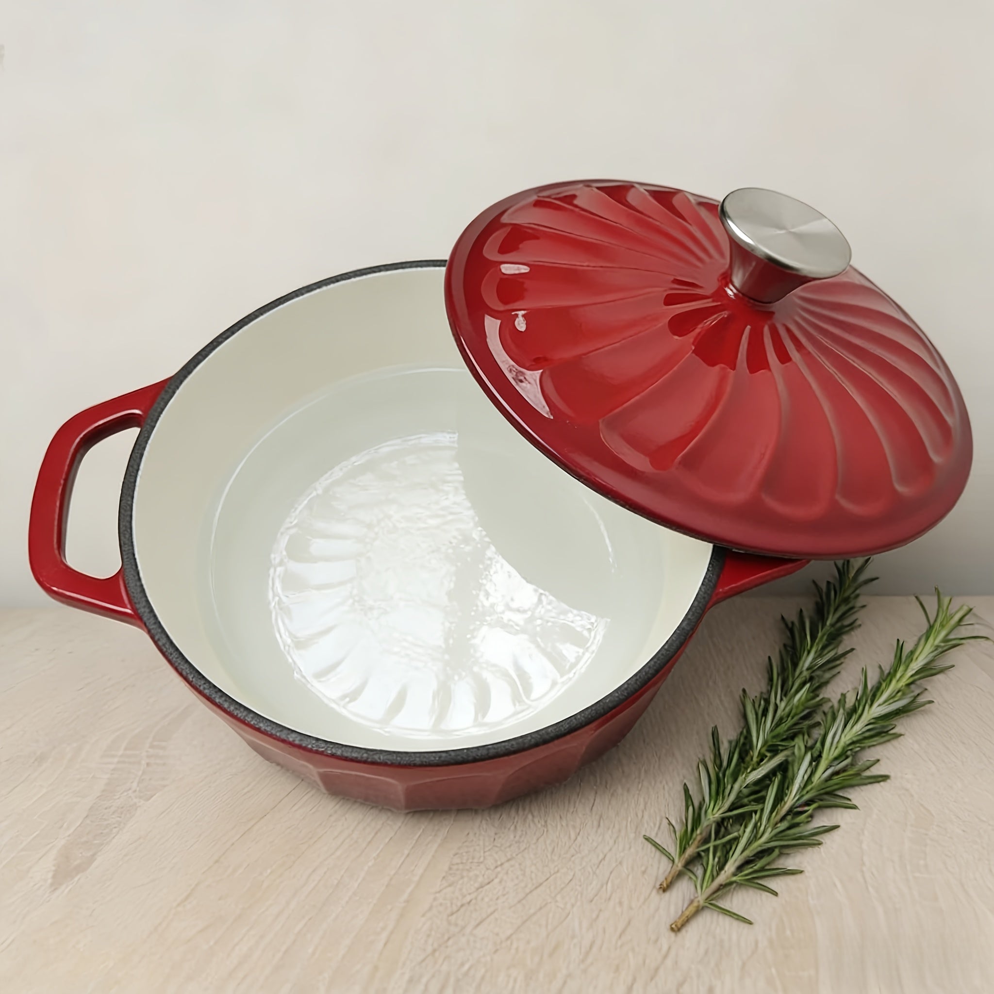 Red Enamel Cast Iron Pot, Three-dimensional Petal Pattern Lid, Suitable For Slow Cooking, Soup Making, And Steaming Dishes. Non-stick Inner Liner, Thick And Durable, Strong Heat Retention, Combining Practicality And Aesthetic Appeal.