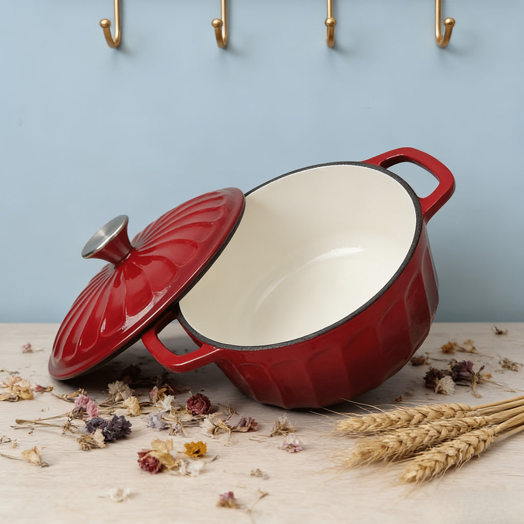 Red Enamel Cast Iron Pot, Three-dimensional Petal Pattern Lid, Suitable For Slow Cooking, Soup Making, And Steaming Dishes. Non-stick Inner Liner, Thick And Durable, Strong Heat Retention, Combining Practicality And Aesthetic Appeal.